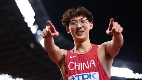 申京末节表现不佳，仅得2分，被詹姆斯封盖，全场11投5中，贡献14分7板6助，遗憾收场